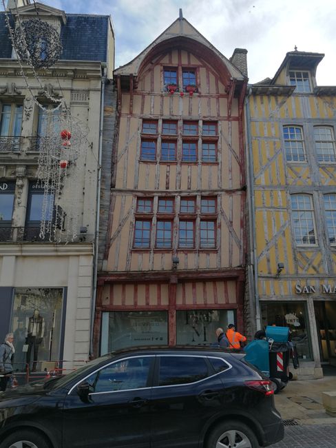 Day 28, Chablis, Troyes, Champagne Route, Epernay, Reims