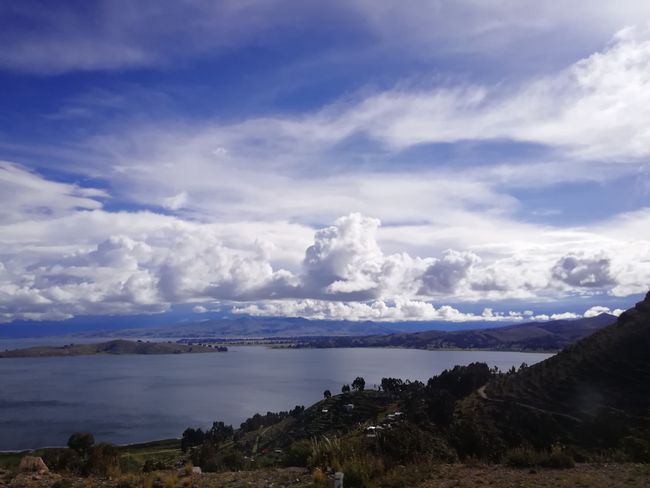 Aussicht aus dem Bus auf den Lago Titicaca