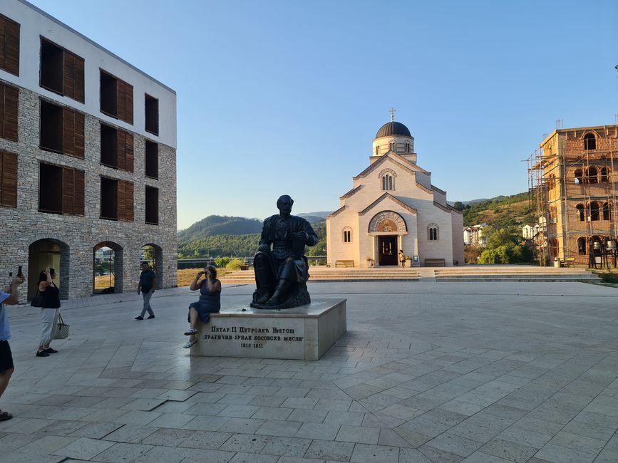 Zu ehren von Ivo Andrić wurde der Stadteil Andricgrad 2011 komplett neu geschaffen. Mit viel Mamor, wenig Leben lässt sich dieses Retortenprojekt wohl am besten beschreiben.
