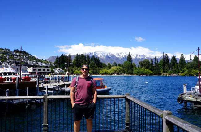 Playing frisbee golf in Queenstown