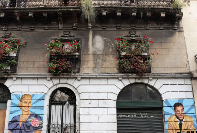 Fassade mit den Peróns - geliebt und gehasst