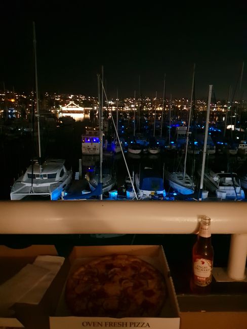 Pizza auf dem Balkon