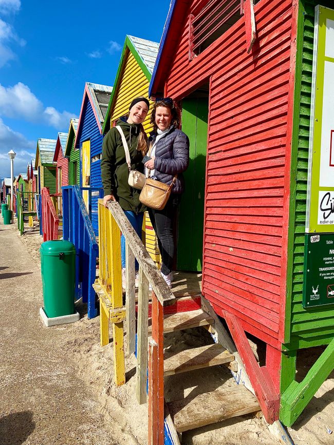 Here you can see the world-famous "Edwardian Beach Houses" of Muizenberg. They are repainted every year before the summer and serve as changing rooms for the beach.