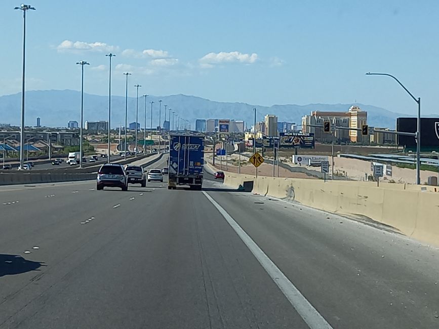 Cuma, Vegas'a dönüş yolu