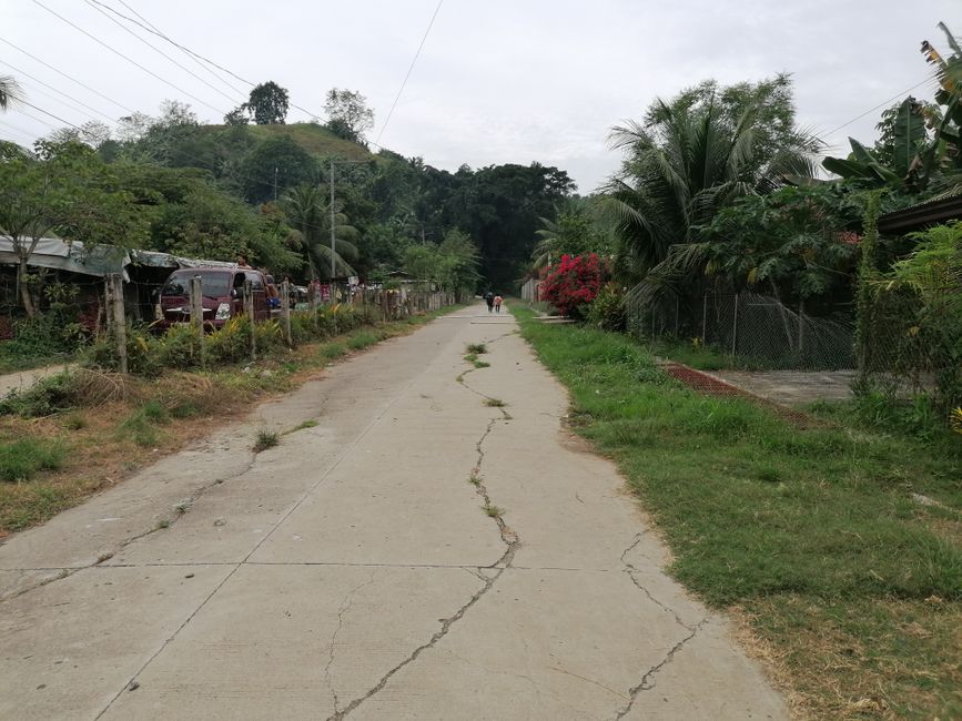 das Positive: jetzt kein Verkehr mehr  vor dem Batulong-Center