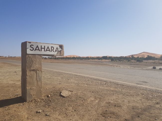 Wegweiser in die Sahara