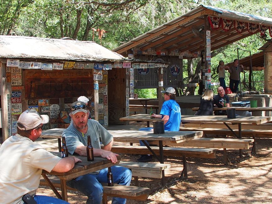 Sunday Houses, Country Music in Luckenbach & Beer in Gruene