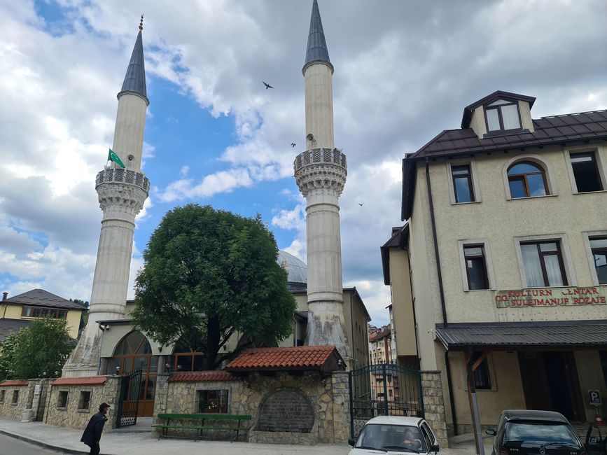 Wo Muslime leben intervenieren natürlich auch die Türkei. Wie Bei dieser von der Türkei gesponserten Moschee.
