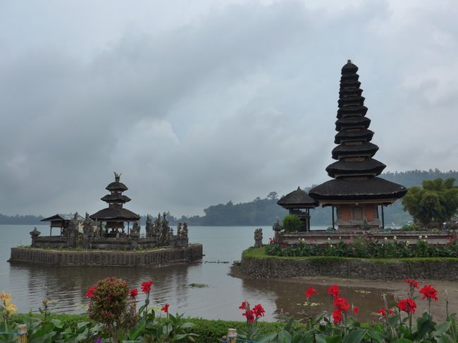 Musteri við sjávarbakkann: Ulun Danu Bratan (Bali hluti 3)