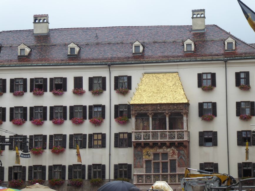 Innsbruck in the rain & detour to Hall in Tirol