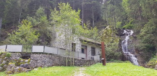 Grasstein Schauwasserkraftwerk Sachsenklemme - idealer Rastplatz!
