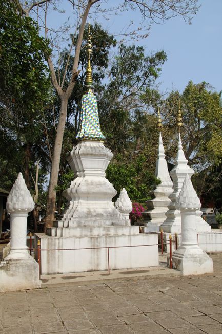 Stupa adorned with mosaics in front of Wat Xieng Thong