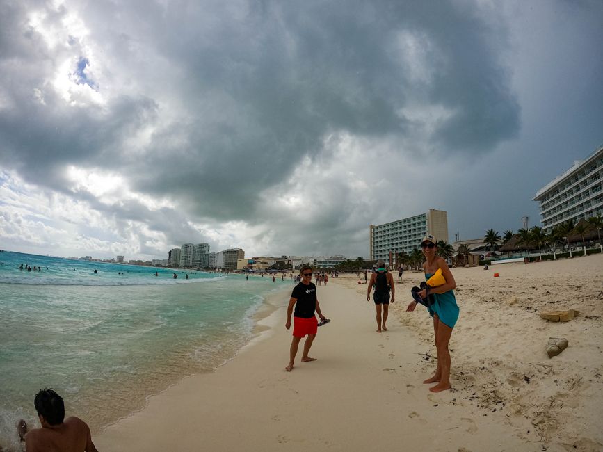 Tag 294 - last meeting on the beach of Cancun (Playa Forum)