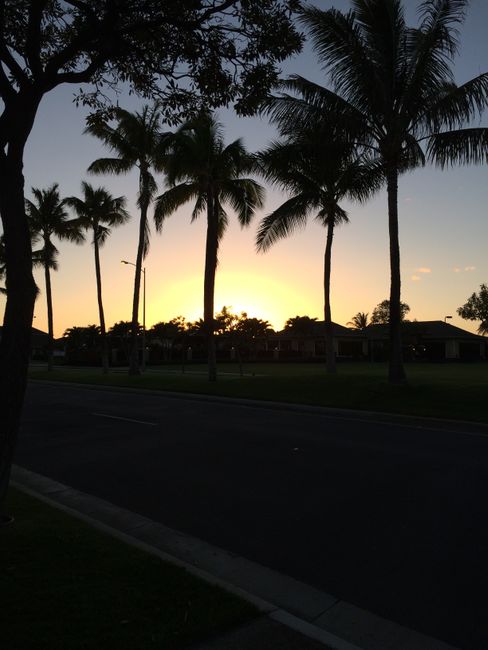 Ein ganz normaler Tag auf Hawaii endet selbstverständlich mit einem traumhaften Sonnenuntergang. Das ist eines meiner liebsten Bilder! Trotzdem. Zu perfekt irgendwie.