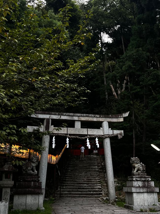 The path to the small shrine