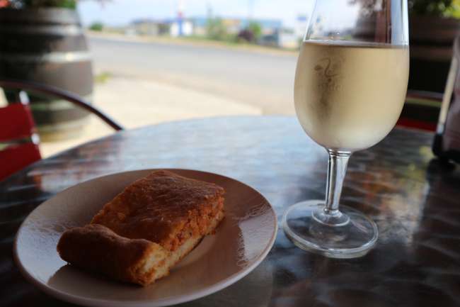First stop: White wine and empanada