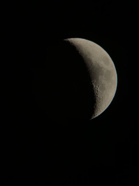 Mond (durch Teleskop)