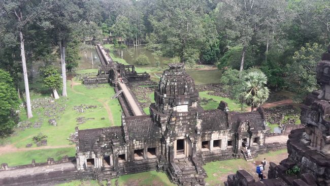 Angkor Wat complex guard