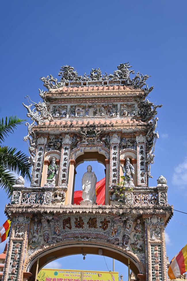 Vinh Trang Pagoda Entrance