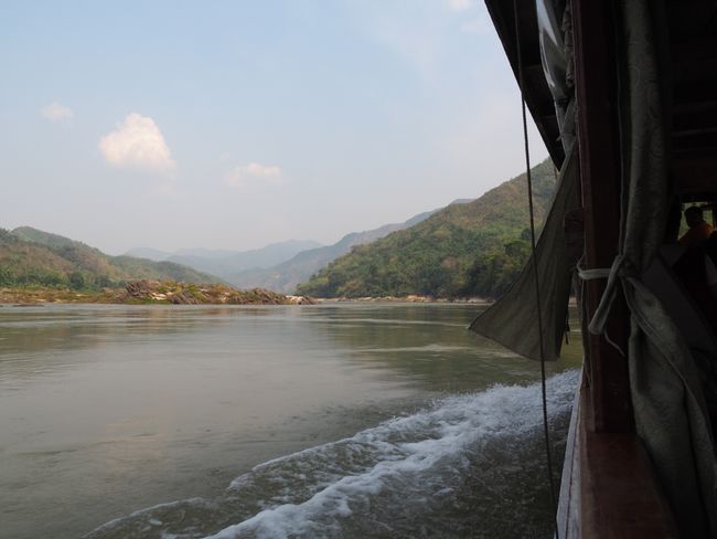 Slowboat: Ban Houayxay - Pakbeng - Luang Prabang
