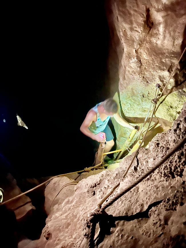 Tag 319 - klettern @ Bat cave mit Regen ☺️