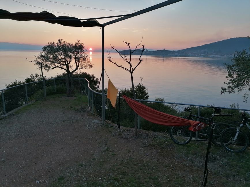 Camping in der Bucht von Pagasetikos