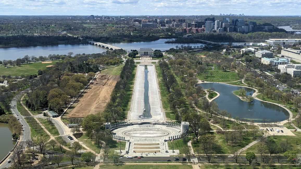Blick auf die National Mall von oben zum Abraham Lincoln Memorial
