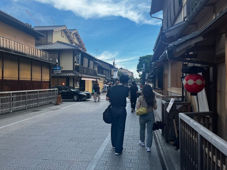 Moving and excursion to Gion