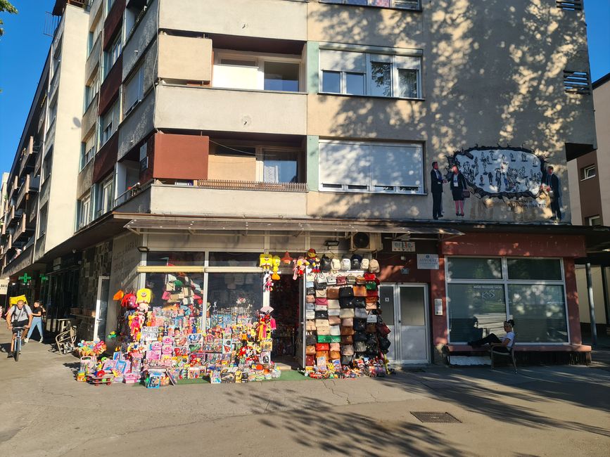 Ganz viel Plastikspiezeug gab es auch an jeder Ecke.