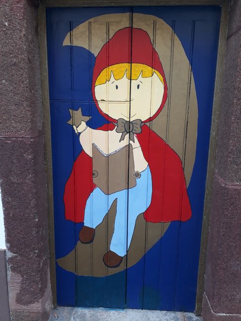 Eine der Türen im Künstlerviertel