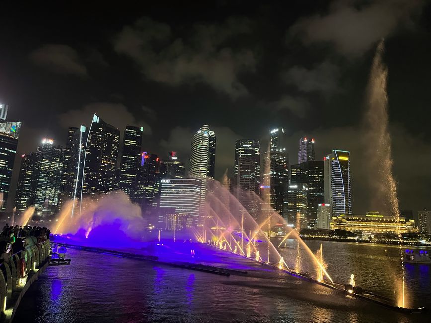 Licht-Wasser-Show in der Marina Bay