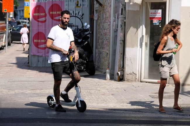 Die (noch) krasseren Leute in Tel Aviv benutzen elektrische Trottinetts