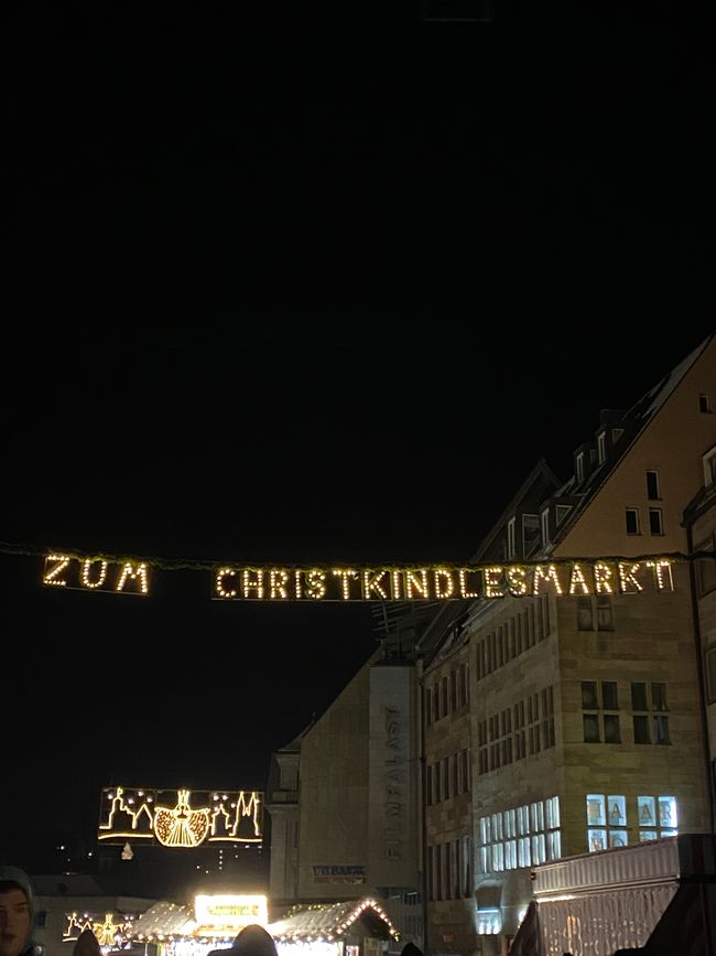 Nürnberger Christkindlmarkt/ Nuremberg Christkindlmarkt