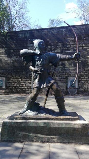 Robin Hood Statue vor dem Nottingham Castle