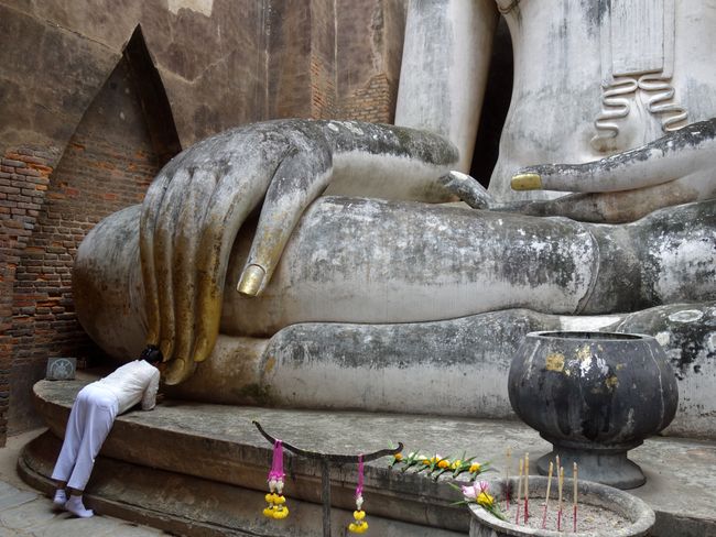 Kiss the hand: Sukhothai, Wat Si Chum