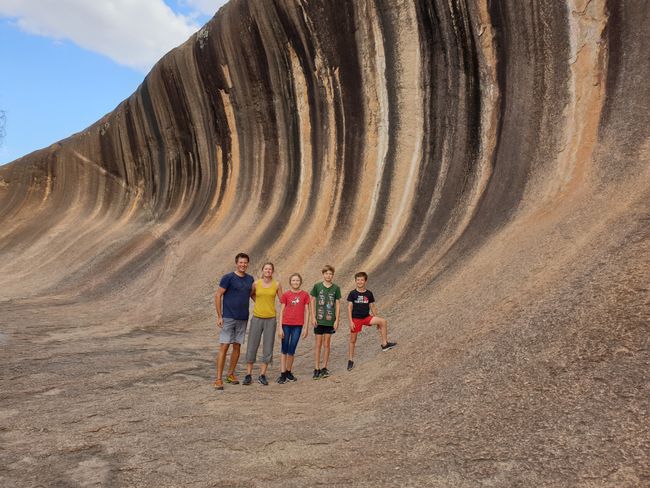 Die 15m hohe Granit"welle" lockt Touristen an