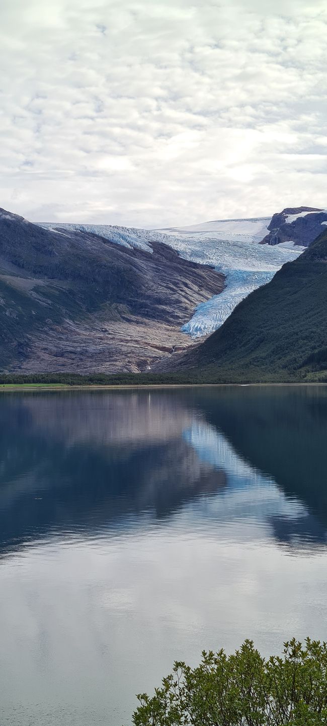 Svartisen oo leh carrabkiisa glacier Engabreen