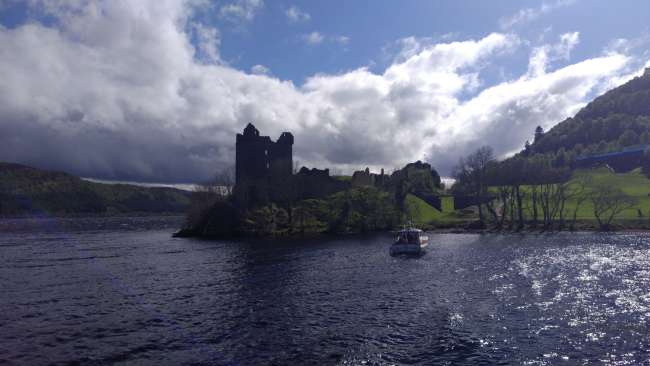 Castle ໃກ້ Loch Ness