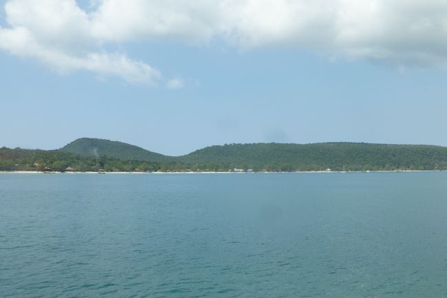 Die ersten Blicke auf Koh Rong Sanloem und Saracen Bay.