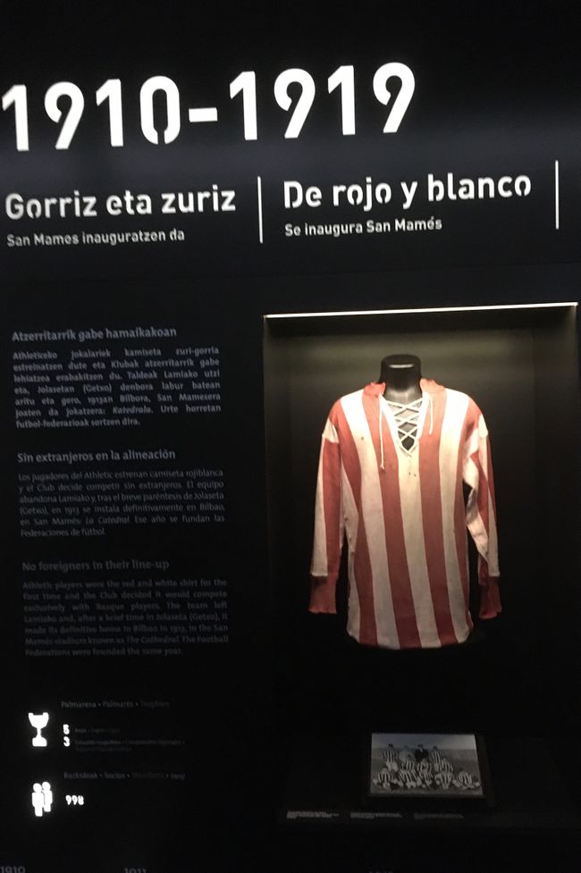 So sah das erste Trikot in Vereinsfarben aus