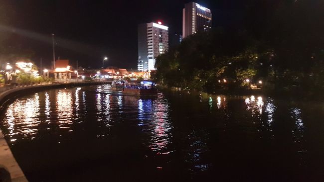 Abends gingen wir diesen Fluss entlang. 