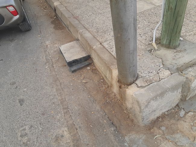 this curb even has a step so you can climb it