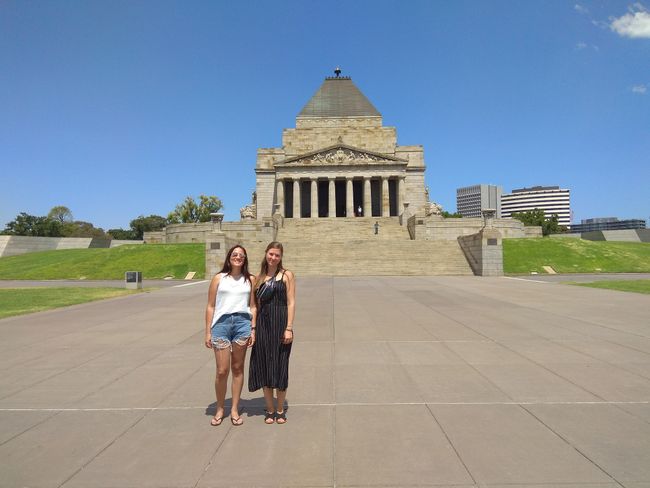Vani and me in front of the Shrine of Remembrance