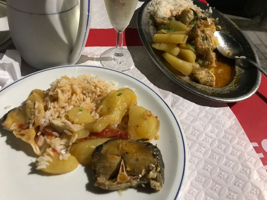 Assiette de poisson avec trois variétés de poisson, vin inclus pour 6,- €