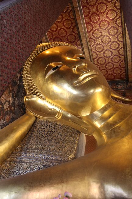Wat Pho: riesieger, liegender Buddha