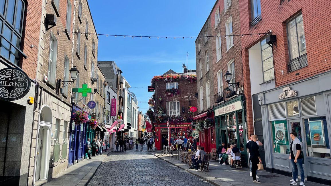 Baile Atha Cliath = Dublin 