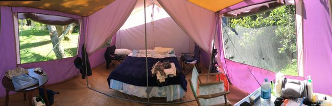 Unser großes Zelt im Garten