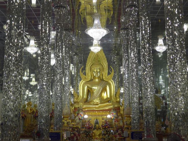 Affentempel Lopburi und Wat Chantharam (Thailand Part 7)