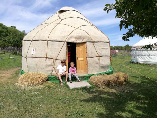 The children in front of their yurt
