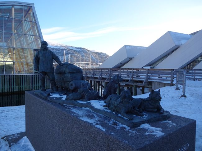 Monument for the well-known polar explorers from Tromsø